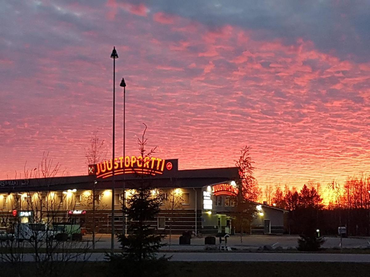 Hotelli Kaersaemaeki Exteriör bild